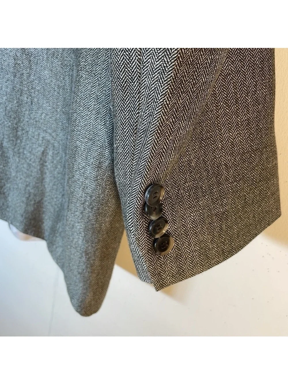 HUGO BOSS Wool Linen Herringbone Blazer.  Men’s 42L.